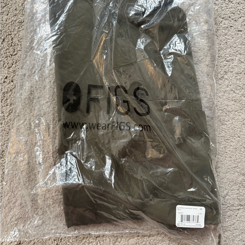 FIGS WOMENS CATARINA SCRUB TOP SMALL IN BONSAI?